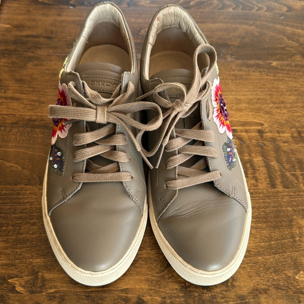 Skechers Women's Vaso Flor Dark Taupe Embroidered Sneaker Size 8.5